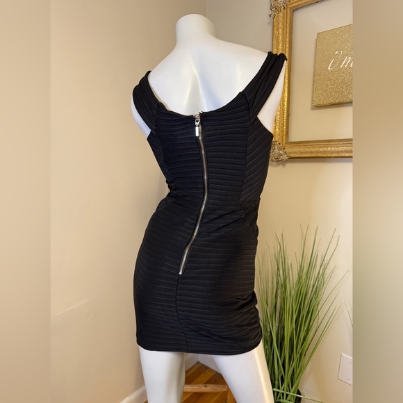 TopShop Black Bandage Short Sleeve Bodycon Mini Dress Size 2 EUC - Picture 3 of 6